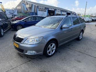 damaged passenger cars Skoda Octavia 1.6 TDI 77KW Clima Navi Artic Greentech  NAP 2013/2