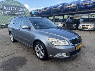 uszkodzony samochody osobowe Skoda Octavia 1.6 TDI 77KW Clima Navi Artic Greentech  NAP 2013/2