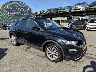 Schadeauto Volkswagen T-Roc 1.0 TSI 85KW Pano Clima Navi Camera Led Sport 2019/3