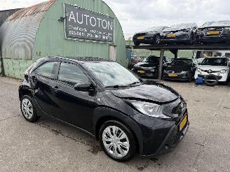 Damaged car Toyota Aygo 1.0 VVT-I 53KW MT Play Airco 5-Deurs NAP 2022/10