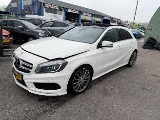 Coche accidentado Mercedes A-klasse 180 90KW Prestige Pano Clima Navi Led Xenon AMG-pakket 2014/3