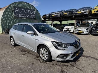 Vaurioauto  passenger cars Renault Mégane 1.5 DCI 81KW Bose Clima Navi Led 2017/12