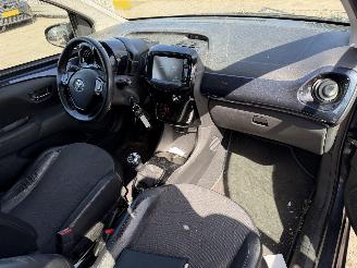 Toyota Aygo 1.0 VVT-I 51KW X-JOY Clima Navi Led Camera picture 10