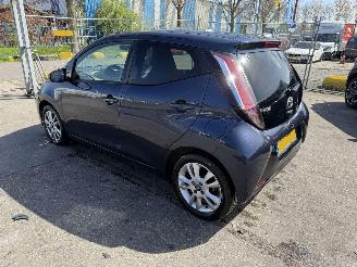 Toyota Aygo 1.0 VVT-I 51KW X-JOY Clima Navi Led Camera picture 4