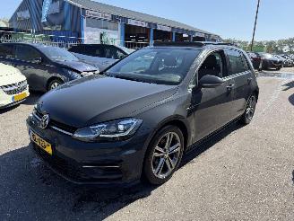 Schadeauto Volkswagen Golf 1.0 TSI DSG Pano Clima Navi Virtual Dash Highline R 5 Deurs NAP 2018/1