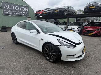 Coche accidentado Tesla Model 3 75 kWh Long Range 258KW AWD Clima Navi Pano NAP 2019/9