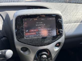 Toyota Aygo 1.0 VVT-I X-Play Airco Navi Led Camera 5-Drs picture 10