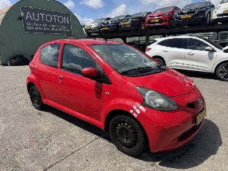 Toyota Aygo 1.0-12V 50KW 5-Deurs NAP picture 1