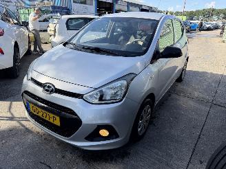 Hyundai I-10 1.0i 49KW i-Drive 5-Deurs NAP picture 1