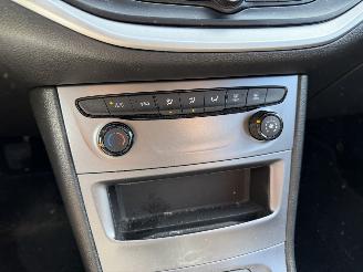 Opel Astra 1.2 81KW Clima Navi Camera 5-Drs Edition NAP picture 10