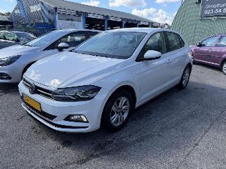 krockskadad bil auto Volkswagen Polo 1.0 TSI 70KW Clima Navi 5-Drs Comfortline NAP 2019/1