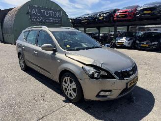 Kia Cee d 1.4 CVVT 66KW Clima X-Executive NAP picture 4