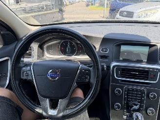 Volvo V-60 2.4 D6 AWD 158W PHEV Schuifdak Clima Navi Leer Camera Summum NAP picture 12