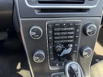 Volvo V-60 2.4 D6 AWD 158W PHEV Schuifdak Clima Navi Leer Camera Summum NAP picture 10
