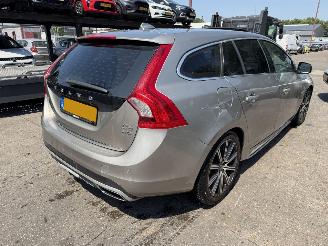 Volvo V-60 2.4 D6 AWD 158W PHEV Schuifdak Clima Navi Leer Camera Summum NAP picture 3