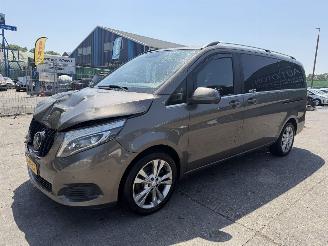 Vaurioauto  passenger cars Mercedes V-klasse 250D 140KW Lang 4-Matic Autom. Avantgarde Edition 2x Elek Deur 360View 2016/5