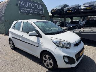 Damaged car Kia Picanto 1.0 CVVT 51KW Airco Navi Led BusinessLine 5-Deurs NAP 2015/1
