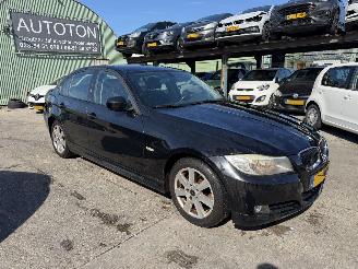 Damaged car BMW 3-serie 318i 105KW Autom. Clima Executive Sedan 2009/3