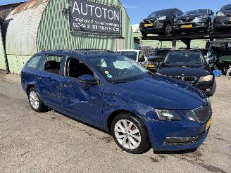 Schadeauto Skoda Octavia 1.6 TDI 85KW DSG Clima Navi Camera Greentech Ambition Business NAP 2018/1