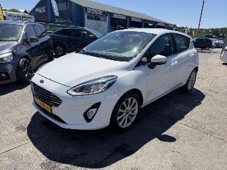 uszkodzony samochody osobowe Ford Fiesta 1.0 Ecoboost 74KW Titanium Clima Navi Camera NAP 2018/8