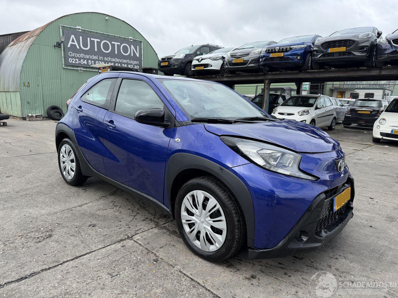Toyota Aygo X 1.0 VVT-I MT Play Camera Airco Carplay 5-Deurs NAP