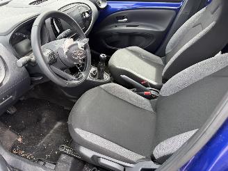 Toyota Aygo X 1.0 VVT-I MT Play Camera Airco Carplay 5-Deurs NAP picture 6