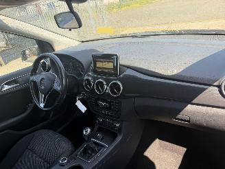 Mercedes B-klasse 180 90KW Clima Navi Led Ambition NAP picture 6