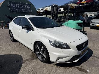 Schadeauto Volvo V-40 2.0 D2 88KW R-Design Xenon Clima Navi Business NAP 2015/8