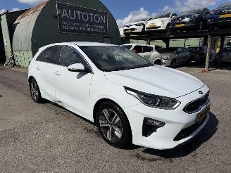 Voiture accidenté Kia Ceed 1.0 T-GDI 88KW Clima Navi Led Xenon Camera DynamicPlusLine NAP 2019/6