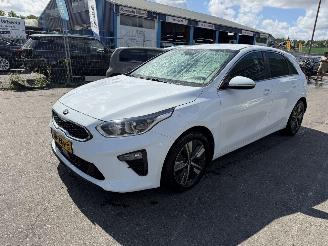 Schadeauto Kia Ceed 1.0 T-GDI 88KW Clima Navi Led Xenon Camera DynamicPlusLine NAP 2019/6