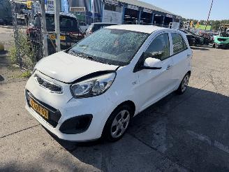 Auto incidentate Kia Picanto 1.0 CVVT 51KW Airco Led BusinessLine 5-Drs NAP 2015/2