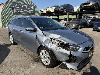 Unfallwagen Kia Ceed 1.5 T-GDI 118KW Autom. DynamicPlusLine Navi Clima Led NAP 2023/8