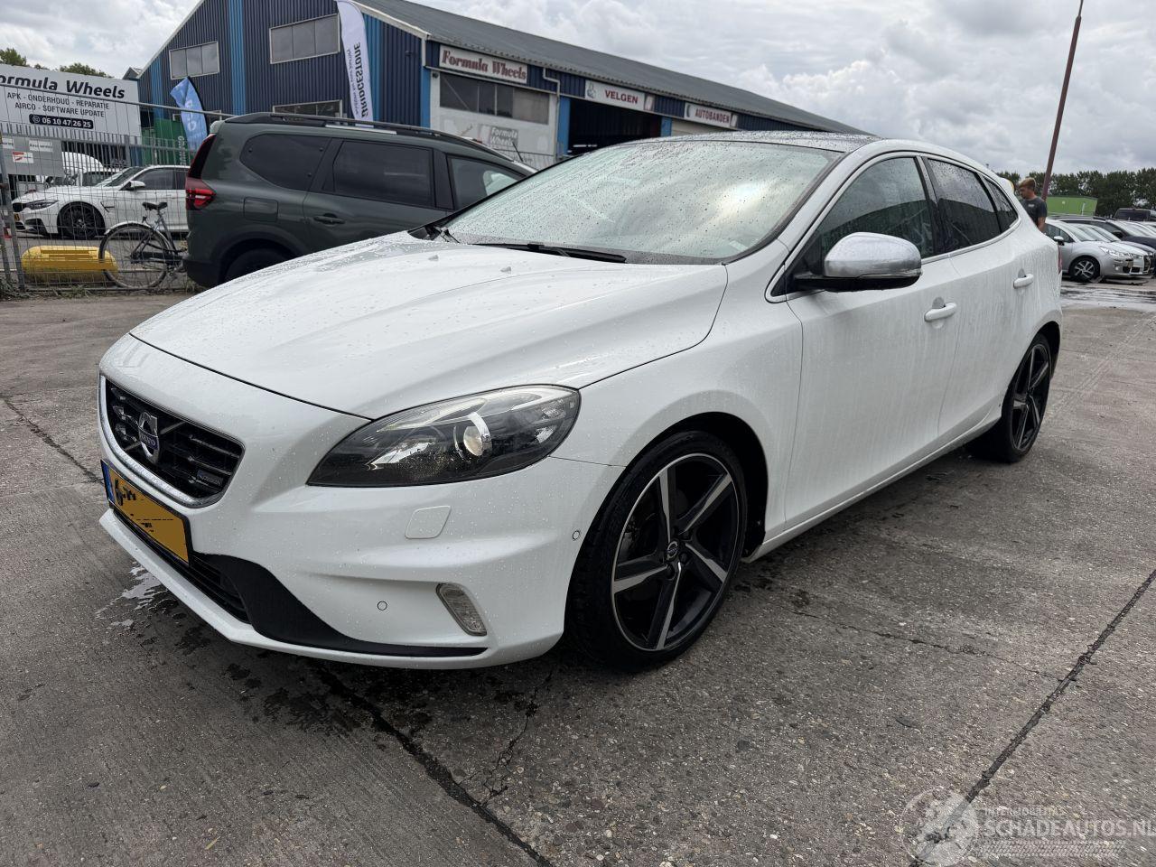 Volvo V-40 1.6 T3 110KW R-Design Pano Clima Navi Xenon NAP
