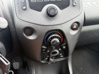 Toyota Aygo 1.0 VVT-I 53KW Airco Led X-Fun 5-Drs NAP picture 10