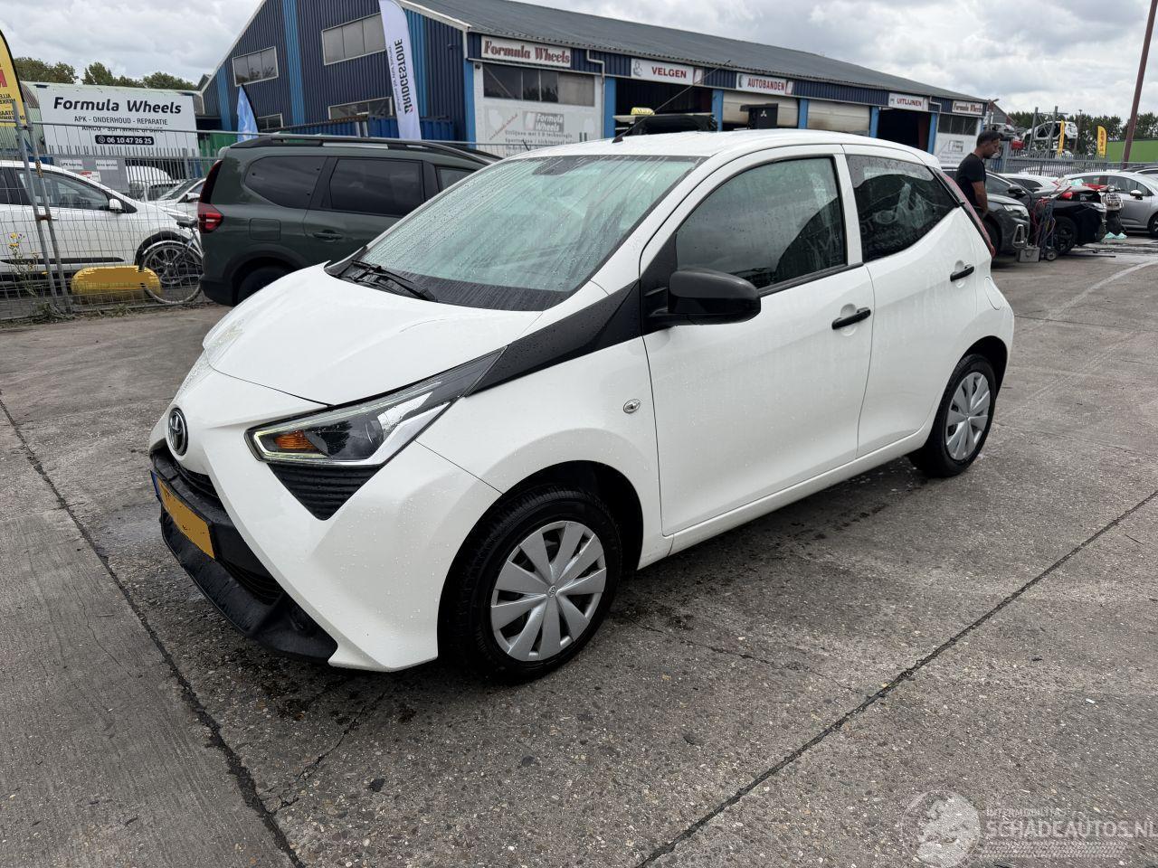 Toyota Aygo 1.0 VVT-I 53KW Airco Led X-Fun 5-Drs NAP
