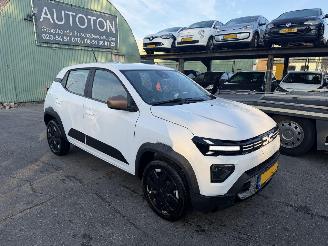 damaged passenger cars Dacia Spring 26.8 kWh Extreme 48KW Clima Navi Camera Led NAP 2025/9
