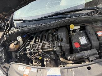 Peugeot 2008 1.2 VTI 60KW Clima Navi Led Active NAP picture 5