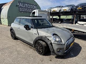 Vaurioauto  passenger cars Mini One 1.2 Autom. 75KW Pano Navi Clima Business NAP 2015/8