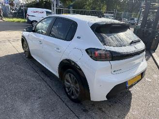 Peugeot e-208 EV 50 kWh 100KW Autom. Clima Navi Led Active Pack picture 4