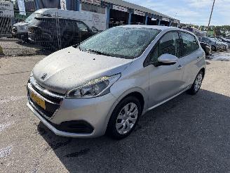 Peugeot 208 1.2 60KW Active Navi Airco 5-Drs picture 2