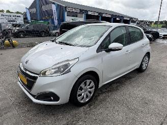 Peugeot 208 1.2 60KW Blue Lion Navi Airco Led 5-Drs picture 2