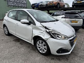 Peugeot 208 1.2 60KW Blue Lion Navi Airco Led 5-Drs picture 5