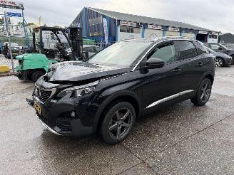 Schadeauto Peugeot 3008 1.2 Autom. 96KW Allure Clima Navi 2017/5