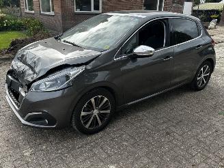 Damaged car Peugeot 208 1.2 thp allure 2019/1