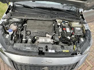 Peugeot 208 Allure picture 21