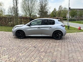 Peugeot 208 Allure picture 5