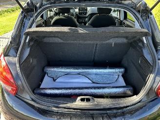 Peugeot 208 1.2 Signature picture 9