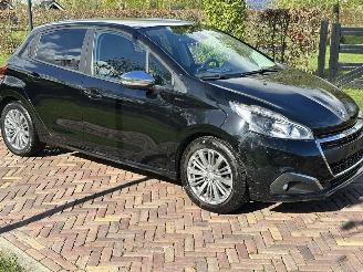 Peugeot 208 1.2 Signature picture 15