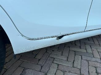 Peugeot 108 Allure picture 13