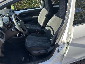 Peugeot 108 Allure picture 16